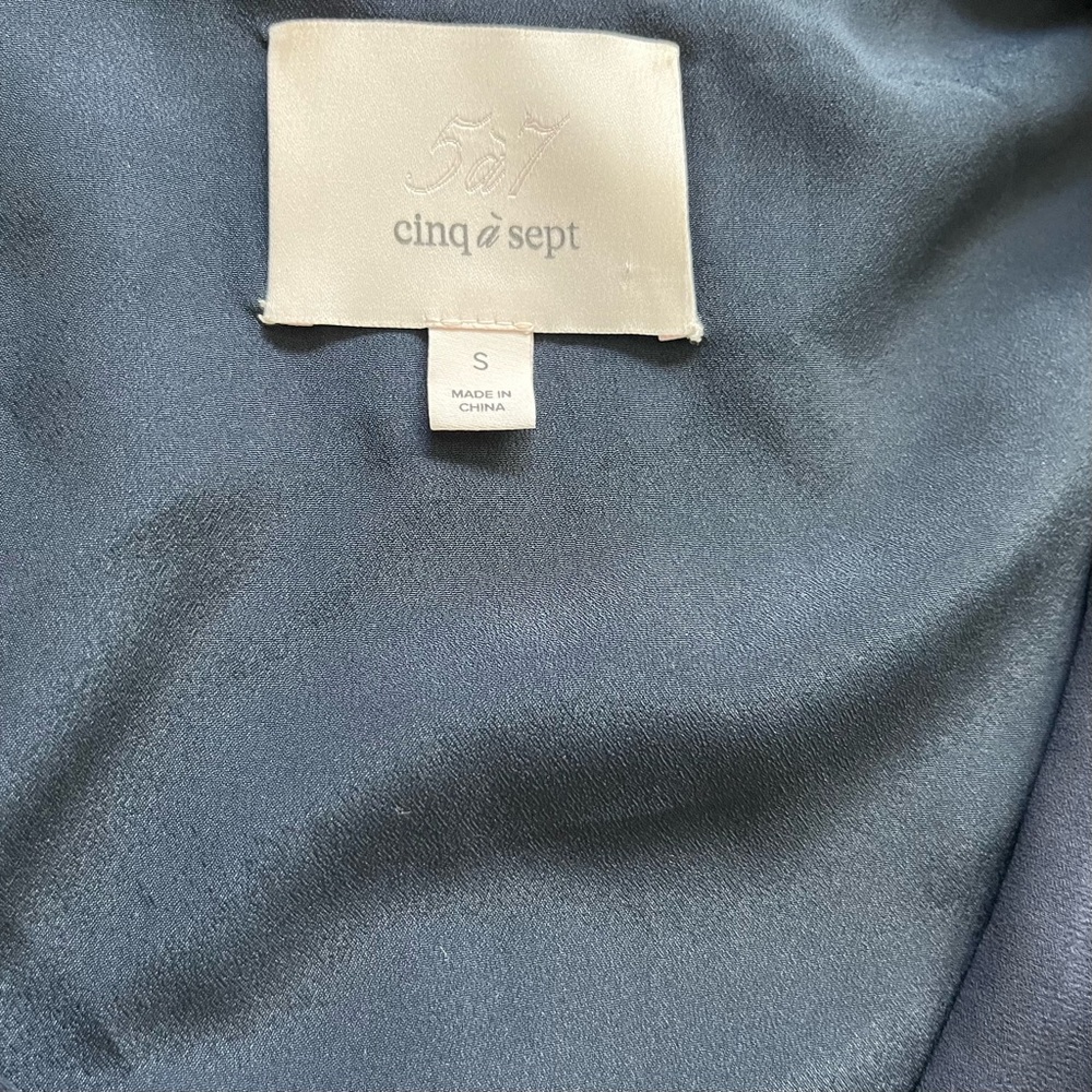 CINQ A SEPT NAVY KNOT TOP SIZE SMALL SOPHISTICATED CHIC CLASSIC FEMININE - Picture 4 of 8